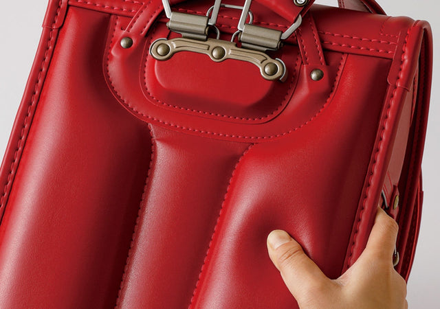＜背おいやすさ＞軽く感じるやさしい背あて